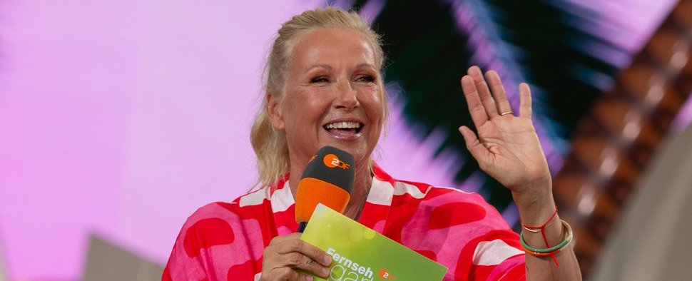Andrea Kiewel präsentiert den „ZDF-Fernsehgarten“ – Bild: ZDF/Ralph Orlowski