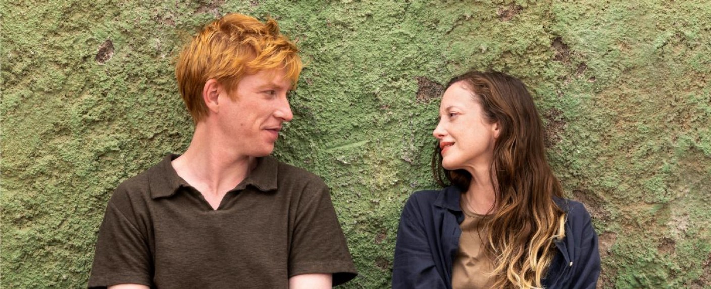 „Alice & Jack“: Trailer zur epischen, tragischen Liebesgeschichte mit Domhnall Gleeson – „Star Wars“-Mime neben Andrea Riseborough („To Leslie“) – Bild: Channel 4