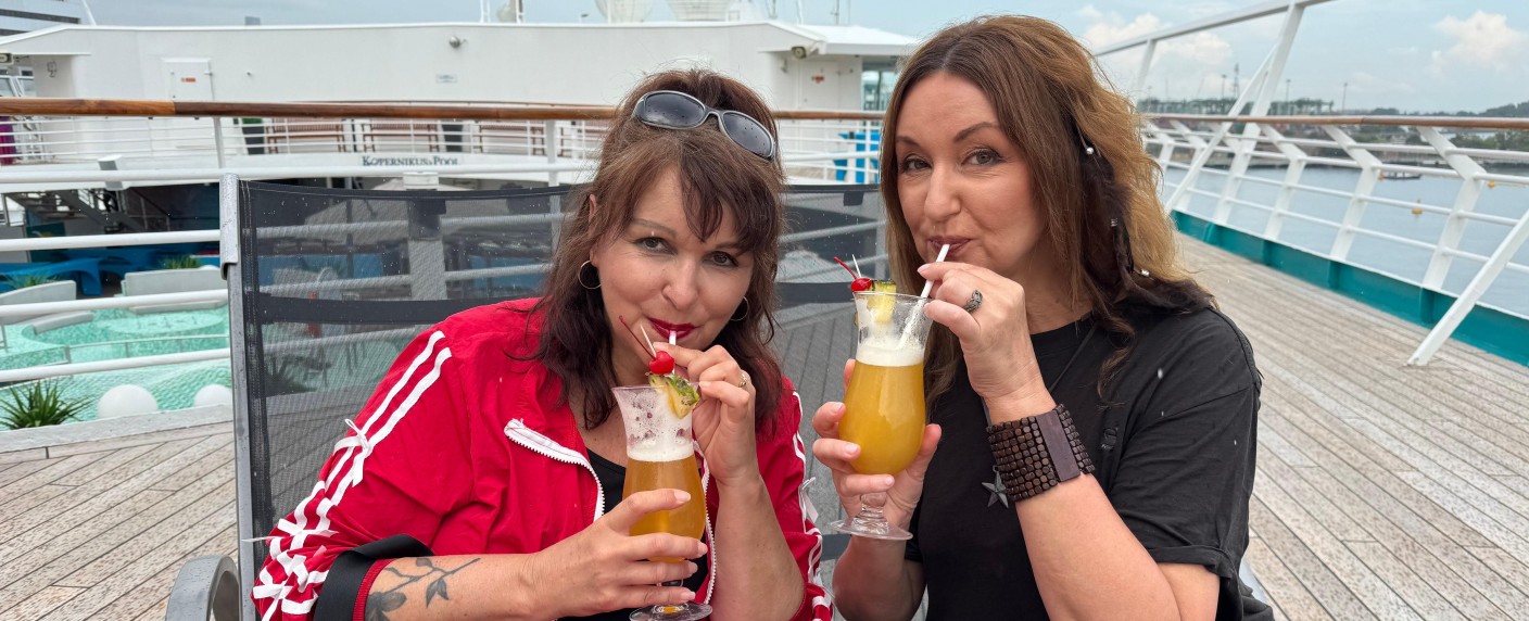 „Volle Kraft voraus“ für neue Folgen der Kreuzfahrt-Doku bei VOX – Dschungelkönigin, Brautkleid-Designer und „Big Brother“-Veteranin schippern nach Bali – Bild: RTL/​Bewegte Zeiten Filmproduktion GmbH