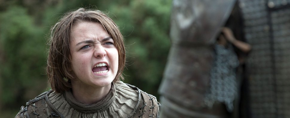 Arya Stark (Maisie Williams) aus „Game of Thrones“ ist wütend – Bild: RTL II/HBO