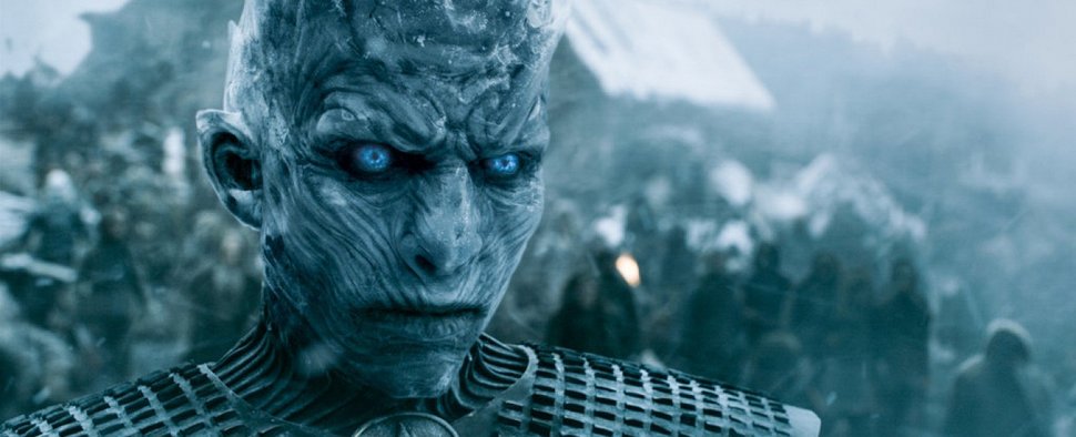 Auch der King of Night macht die Serie „Game of Thrones“ so kostenintensiv – Bild: HBO