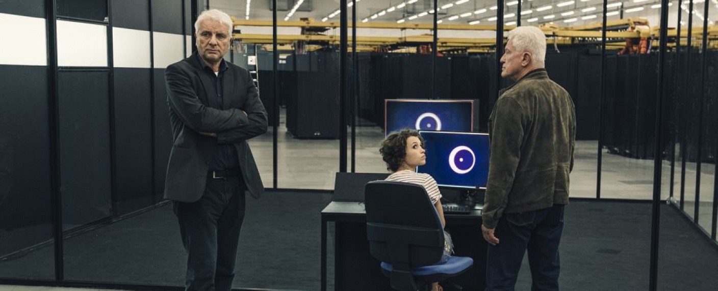 Quoten: „Tatort“ siegt insgesamt und bei den Jüngeren, aber „The Voice“ leidet kaum – Formel 1 nur beim Gesamtpublikum erfolgreich, ProSieben dreht zu später Stunde auf – Bild: BR/​Hendrik Heiden/​Bavaria Fiction GmbH