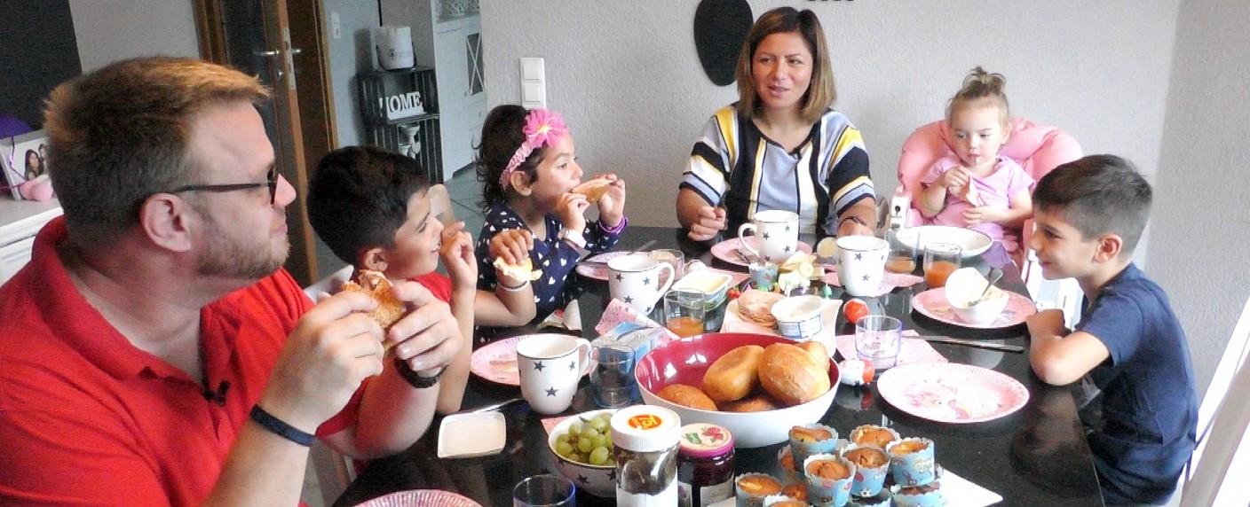 RTL blickt auf fremde Sofas – Neues Realityformat am Nachmittag – Bild: MG RTL D