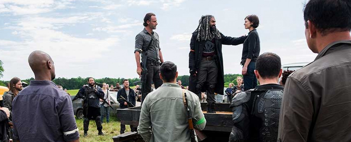 „The Walking Dead“: Das passiert in der 100. Folge „Erster Kampf“ – Review – Unser Recap zur Jubiläumsfolge der Zombieserie – Bild: Gene Page/​AMC