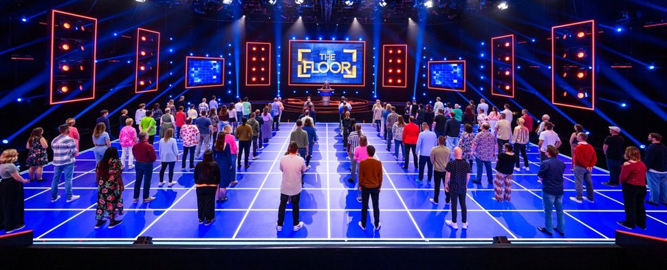 Abermals versuchen 100 Kandidaten, bei „The Floor“ den Hauptpreis zu gewinnen – Bild: Joyn/Willi Weber