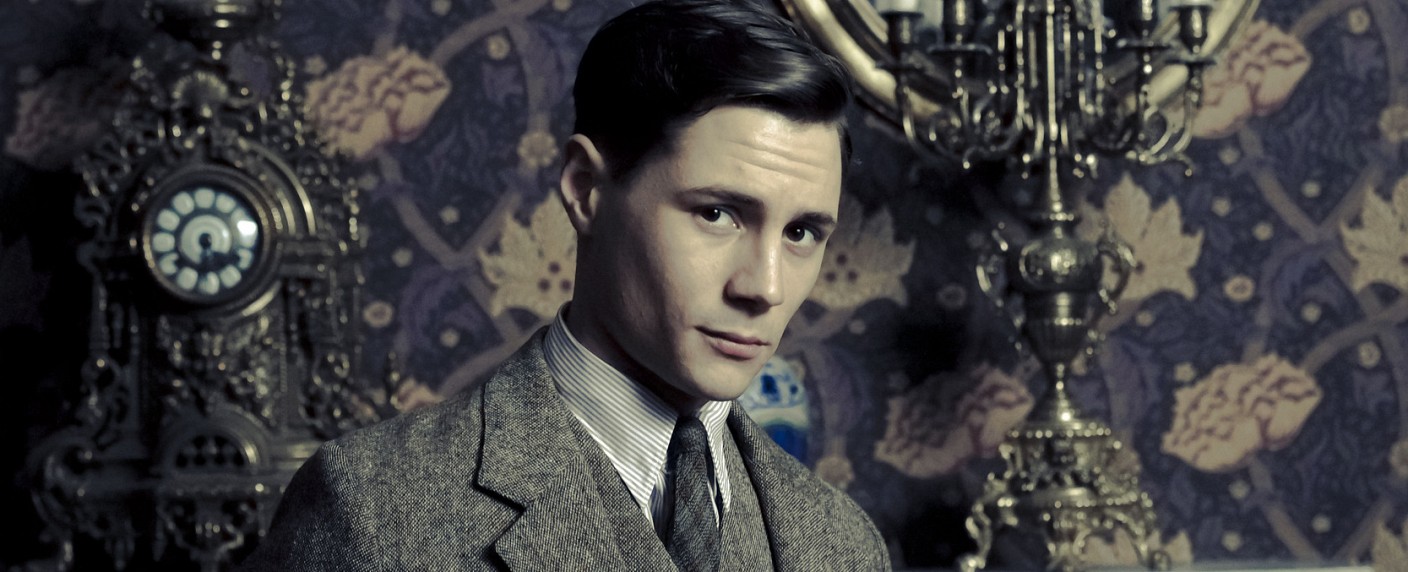 „Mamma Dallas“: Augustus Prew als Drag Queen in HBO-Pilot – „Enlightened“-Schöpfer Mike White variiert „Mrs. Doubtfire“ – Bild: BBC