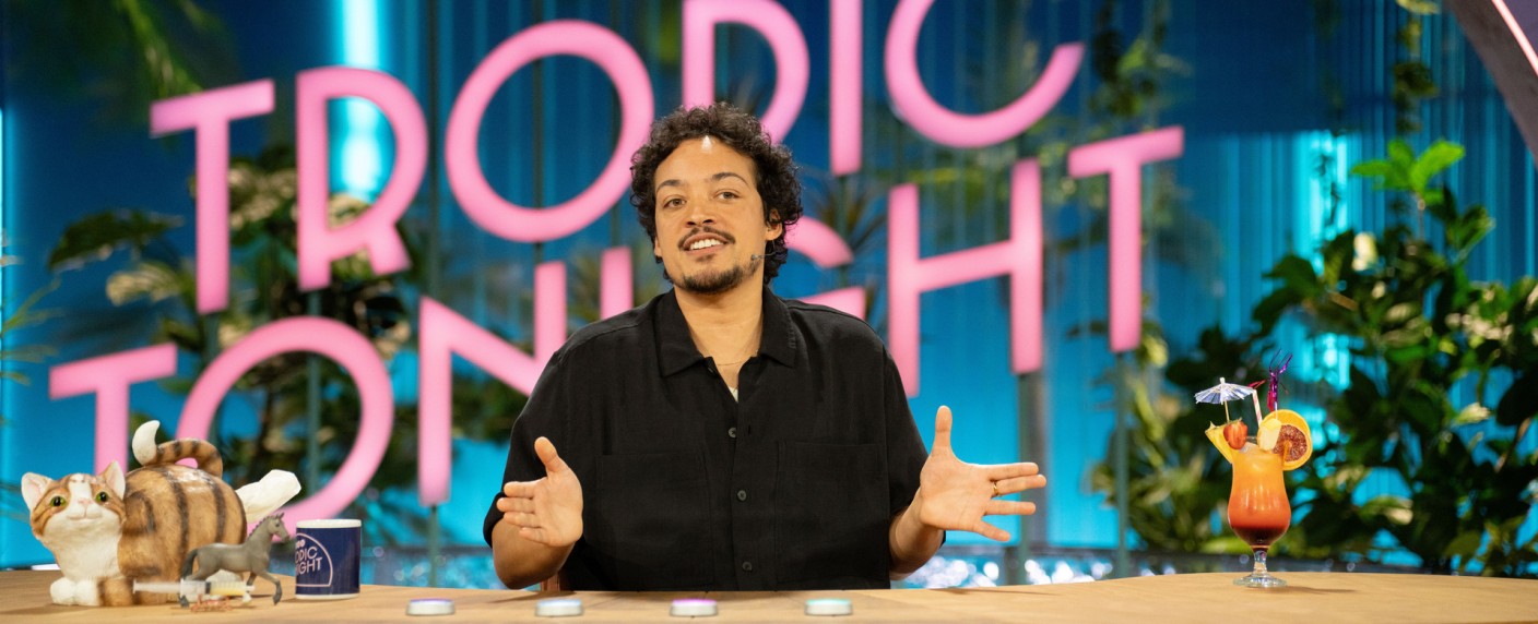 „Neo Tropic Tonight“: Aus für Late-Night mit Aurel Mertz nach nur einer Staffel – ZDFneo setzt Show nach sechs Folgen ab – Bild: ZDF/​Lenny Rothenberg