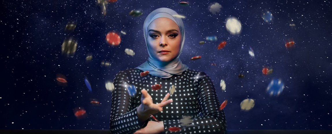 Neu im ZDF: „High Stakes“ stellt Muslima im Poker-versum vor – Review – Erste Frau mit Kopftuch als Serien-Protagonistin – Bild: ZDF/​Mario Stumpf