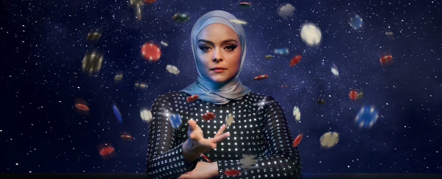 „High Stakes“: Junge Astrophysikerin pokert bei ZDFneo um Praktikum bei der NASA – Studentin in Geldnöten in neuer Serie im Spielrausch – Bild: ZDF/​Mario Stumpf