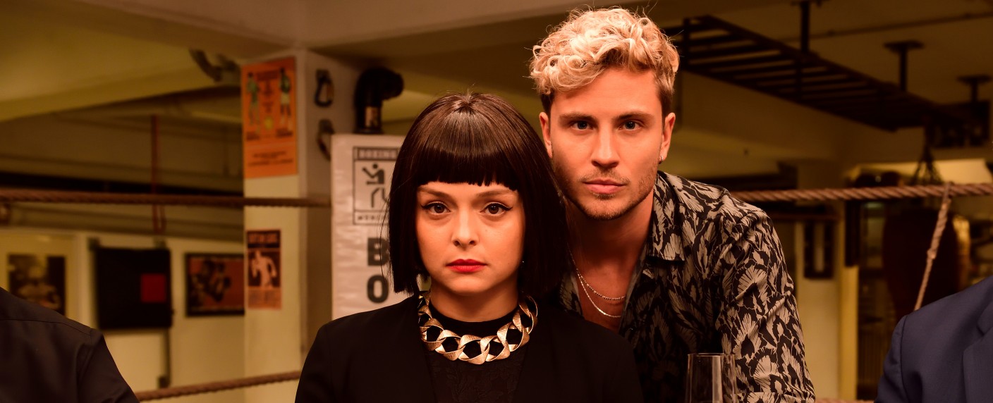 „All In“: Neue ZDFneo-Dramaserie mit Via Jikeli und Jannik Schümann – Junge Muslima will sich den NASA-Trip ins All mit Pokern verdienen – Bild: Jürgen Olczyk/​ZDF/​Odeonfiction