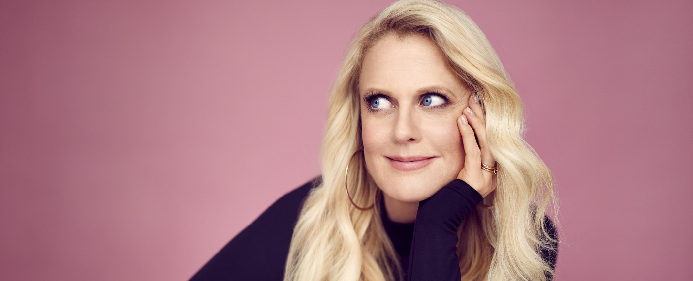 Barbara Schöneberger nervt „permanentes Belehren“ in Unterhaltungsshows – Neue „Verstehen Sie Spaß?“-Moderatorin kritisiert „pseudofeministische Influencer“ – Bild: SWR/​Benno Kraehahn