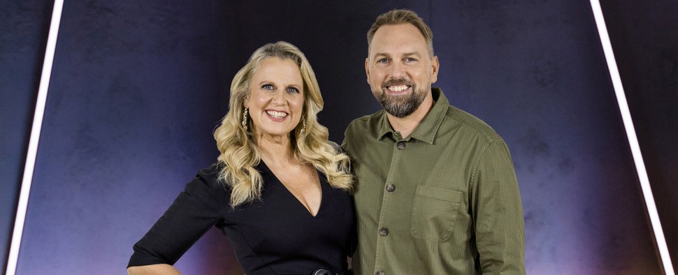 Barbara Schöneberger moderiert heute die „NDR Talk Show“ zusammen mit Steven Gätjen – Bild: NDR/Thomas Kierok