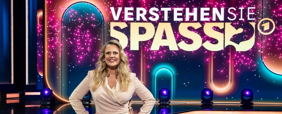 Barbara Schöneberger präsentiert „Verstehen Sie Spaß?“ – Bild: SWR/Thorsten Hein