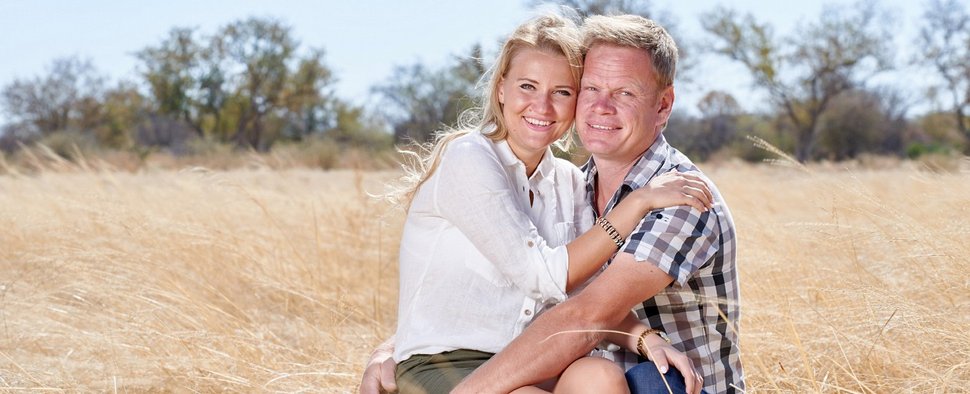 Eines der Paare der diesjährigen „Bauer sucht Frau“-Staffel: Farmer Jörn (38) aus Namibia und Dolmetscherin Oliwia (28) – Bild: MG RTL D/Christian Stiebahl
