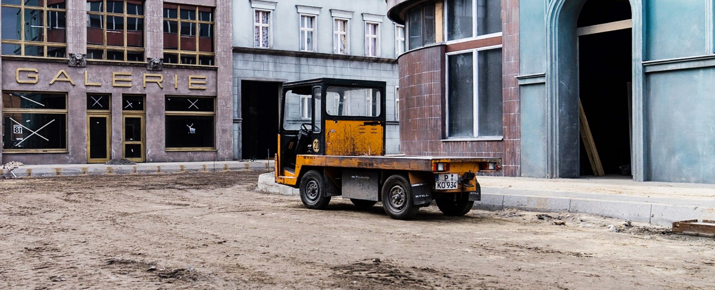 „GZSZ“ zieht um: Neues Außen-Set für Soap-Dauerbrenner – Neuer Kiez angelehnt an Szene-Ecken von Berlin-Mitte und Prenzlauer Berg – Bild: TVNOW/​Benjamin Kampehl