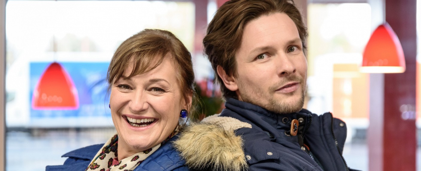 „Beck is back!“: RTLs Anwaltsserie gelingt Spagat zwischen flotten Sprüchen und emotionalen Fällen – Review – Charmanter Vater und seine kroatische Putzfrau verteidigen Mandanten – Bild: MG RTL D /​ Stefan Erhard