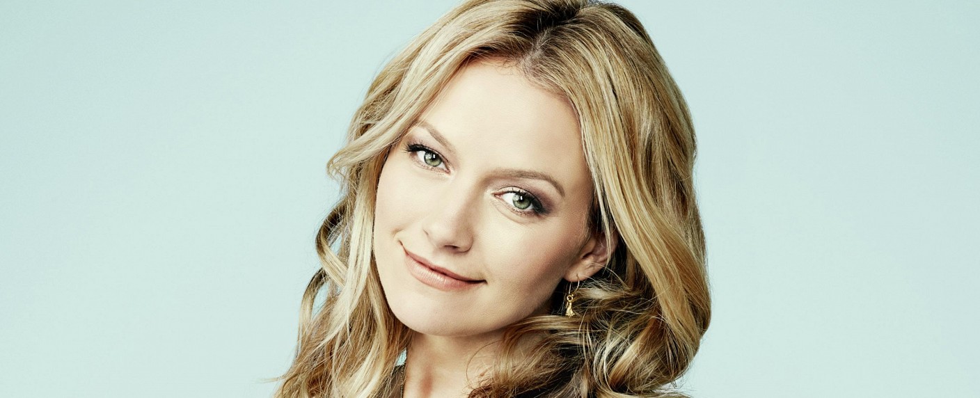 Becki Newton („Ugly Betty“) übernimmt Hauptrolle in FOX-Familien-Comedy – Therapeutin zwischen neuem Ehemann und zwei Söhnen – Bild: FOX