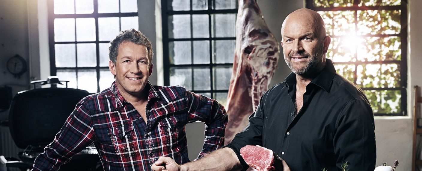 „BeefBattle“: Neue Grillshow bei ProSieben Maxx – Hobbyköche und Profis erstellen 3-Gänge-Menüs – Bild: ProSieben MAXX/​ Stephan Pick