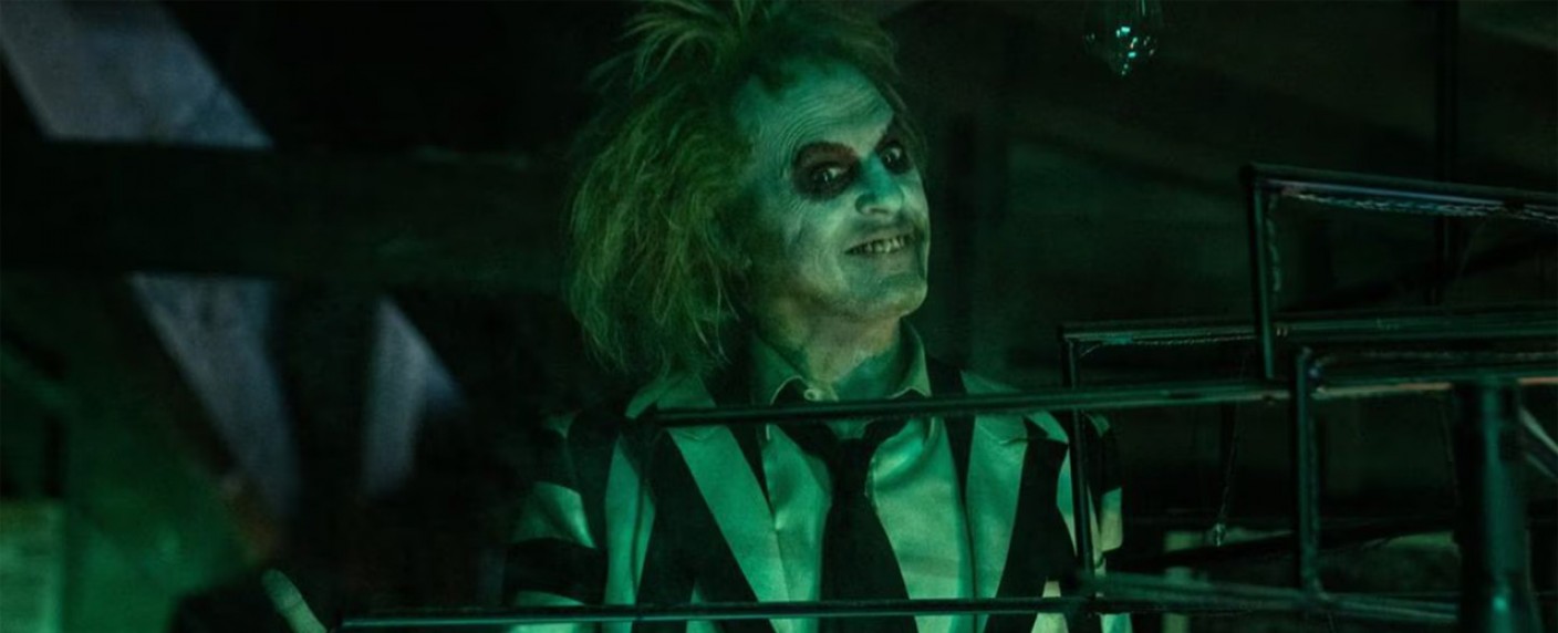 „Beetlejuice“ ist zurück: „Wednesday“-Star Jenna Ortega im ersten Trailer zu Tim Burtons Sequel – Wiedersehen mit Michael Keaton und Winona Ryder („Stranger Things“) aus der Kultkomödie – Bild: Warner Bros. Pictures