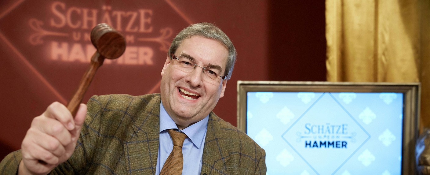 
kabel eins wirft neue Vorabend-Formate aus dem Programm – Lebenszeit von „Schätze unterm Hammer“ und „Sicher ist sicher“ betrug nicht mal einen Monat – Bild: kabel eins/​Guido Engels