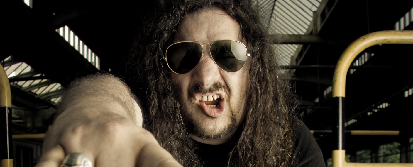 „Bembers Rock and Roll-Garage“: Fränkischer Comedian erhält eigene Fernsehshow – Late-Night aus alter „Schrauberbude“ im BR – Bild: BR/​www.bembers.de