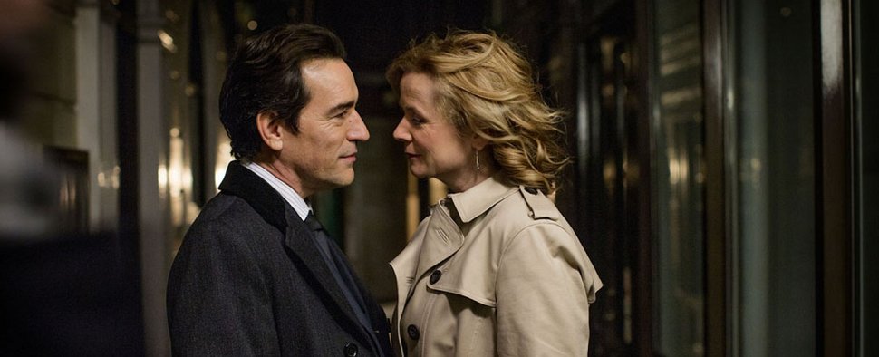 Ben Chaplin und Emily Watson in „Apple Tree Yard“ – Bild: BBC