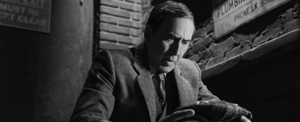 Ben Reilly (Nicolas Cage) wirbelt Staub auf – Bild: Prime Video/Aaron Epstein