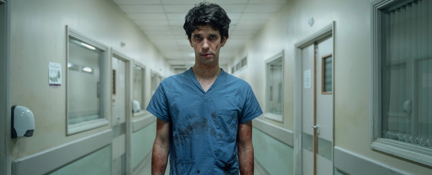 „This is Going to Hurt“: ZDFneo zeigt gefeiertes Ärztedrama mit Ben Whishaw – Junger Assistenzarzt kämpft gegen die Tücken des britischen Gesundheitssystems – Bild: BBC One