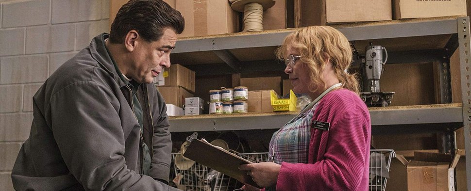 Insasse Richard Matt (Benicio del Toro) und die zivile Angestellte Tilly Mitchell (Patricia Arquette) in „Escape at Dannemora“ – Bild: Showtime