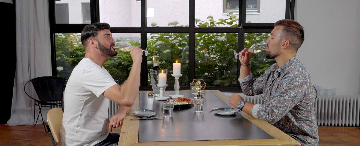 Quoten: Auch „Besonders verliebt“ floppt, „Sommerhaus“ steigert sich – Jubiläum von „Late Night Berlin“ vor kleinem Publikum, „In aller Freundschaft“ insgesamt top – Bild: RTL