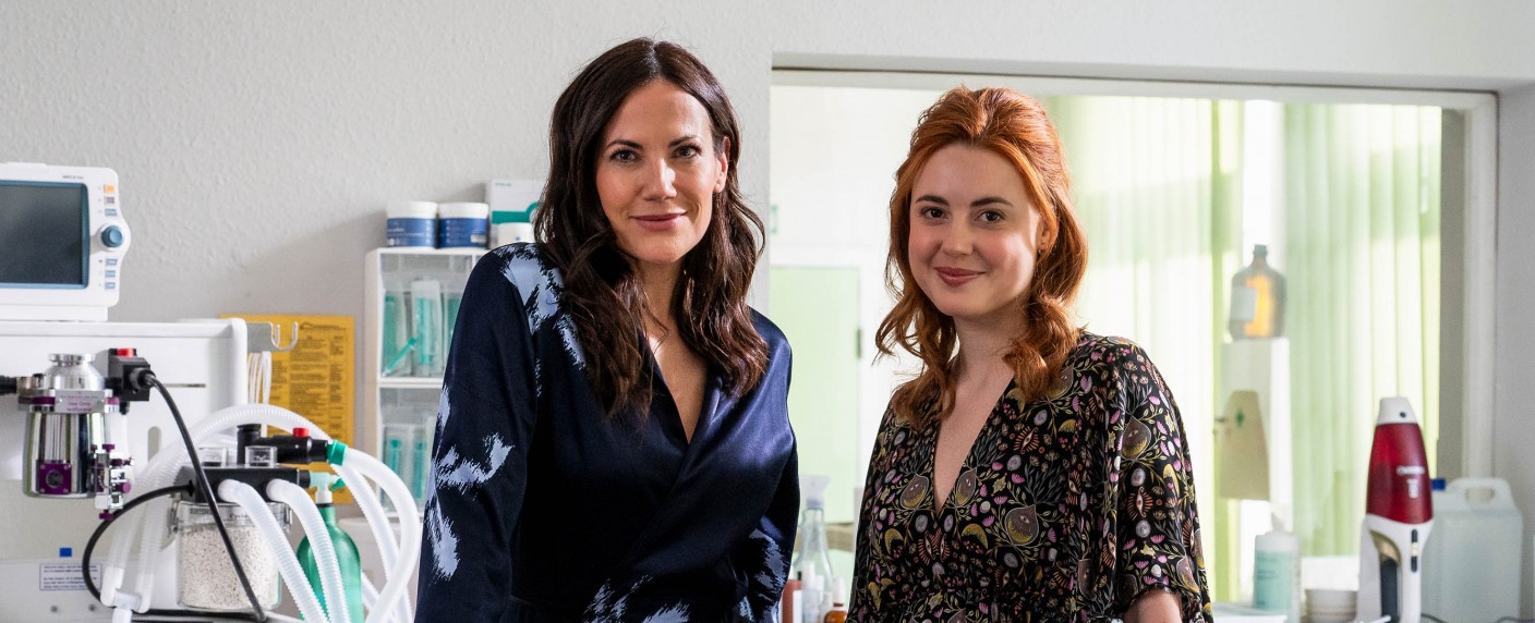„Zwei Frauen für alle Felle“: Neue Tierarztserie mit Bettina Zimmermann startet bald – Zwei 90-Minüter zum Auftakt der neuen ARD-Familienreihe – Bild: MDR/​Thomas Dietze