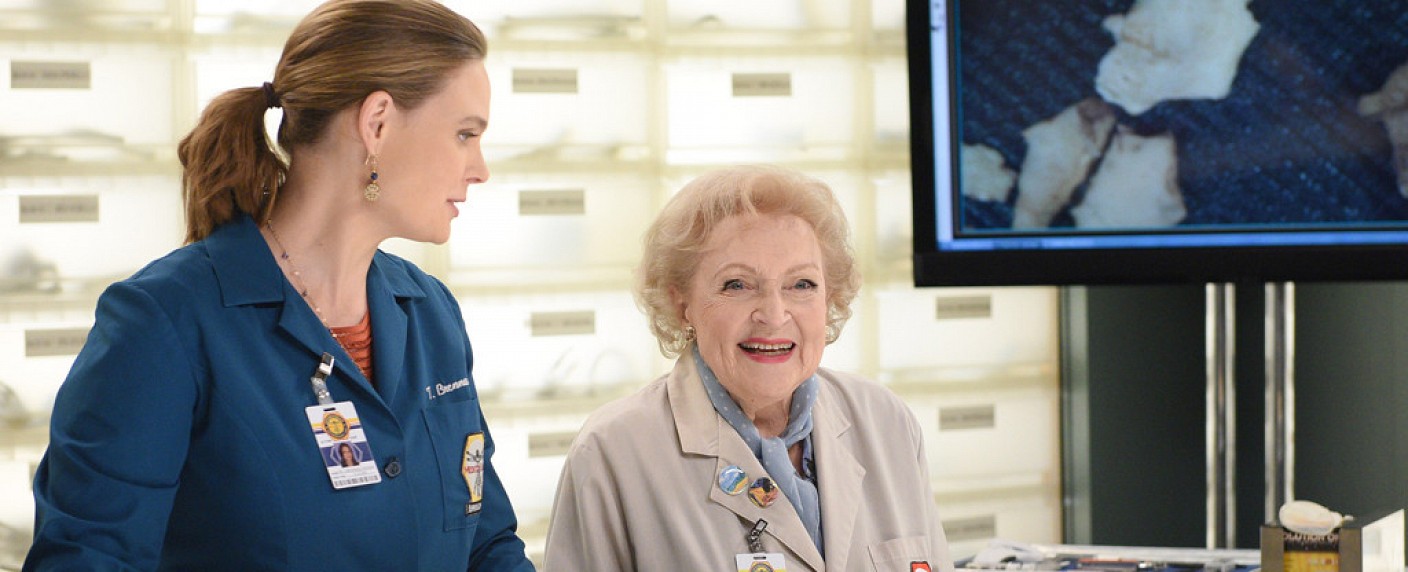 „Young & Hungry“: Betty White übernimmt Gastrolle in Staffel fünf – Rüstige Schauspielerin schlüpft in die Rolle von Gabis Nachbarin – Bild: FOX