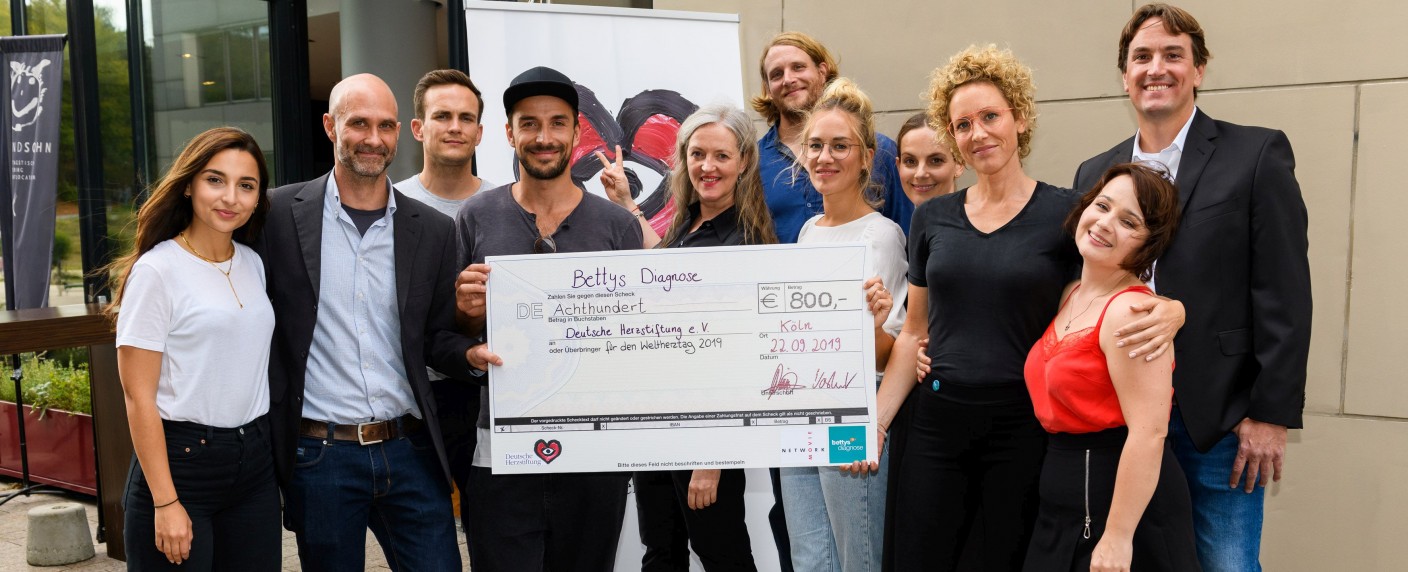 „Bettys Diagnose“: Erfolgreiches Fantreffen stimmt auf sechste Staffel ein – Neue Folgen ab Freitag im ZDF – Bild: Network Movie GmbH/​Willi Weber