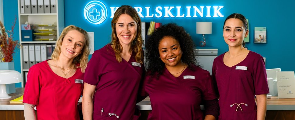 „Bettys Diagnose“: (v. l.) Mia Kunze (Antonia Döring), Elisabeth „Betty“ Hertz (Henrike Hahn), Zoe Breitner (Catherine Chikosi) und Ava Edemir (Rona Özkan) – Bild: ZDF/Willi Weber