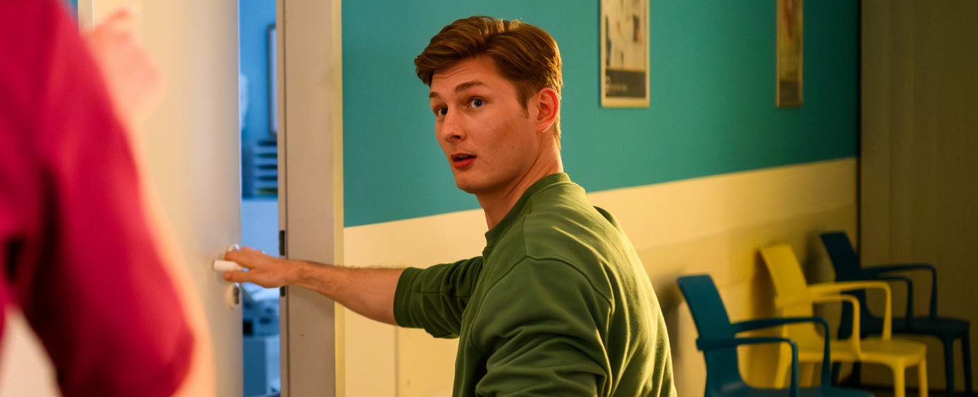 „Bettys Diagnose“: Dieser Ex-„Unter uns“-Star verstärkt noch in dieser Woche die ZDF-Serie – Bruder von Paul Eckart taucht in der Karlsklinik auf – Bild: ZDF/​Julia Feldhagen