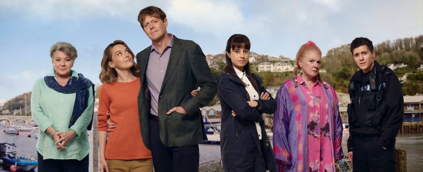 „Beyond Paradise“: Drehstart für Staffel 4 bringt Kris Marshall als DI Goodman zurück – Frische Folgen der beliebten Krimiserie als „Death in Paradise“-Ableger – Bild: Red Planet Pictures/​Joss Barratt