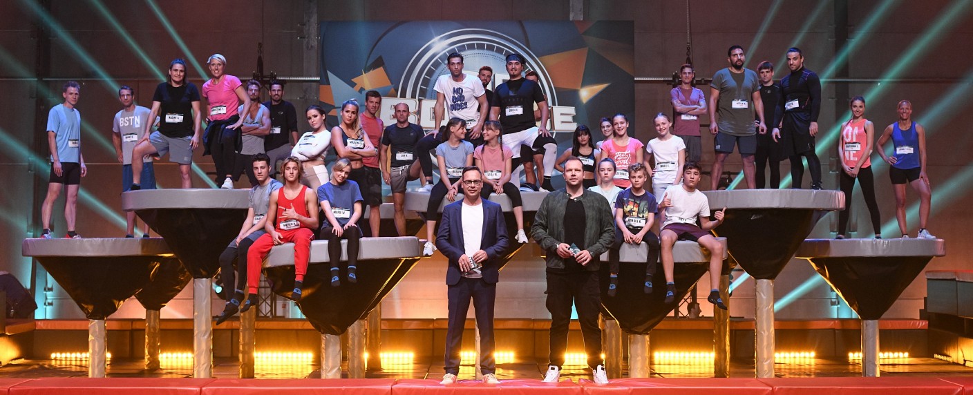 RTL lässt 32 Promis springen – „DSDS“-Gewinnerin, zwei „Bachelors“ und Kinderstars in „Big Bounce“ – Bild: TVNOW /​ Markus Hertrich