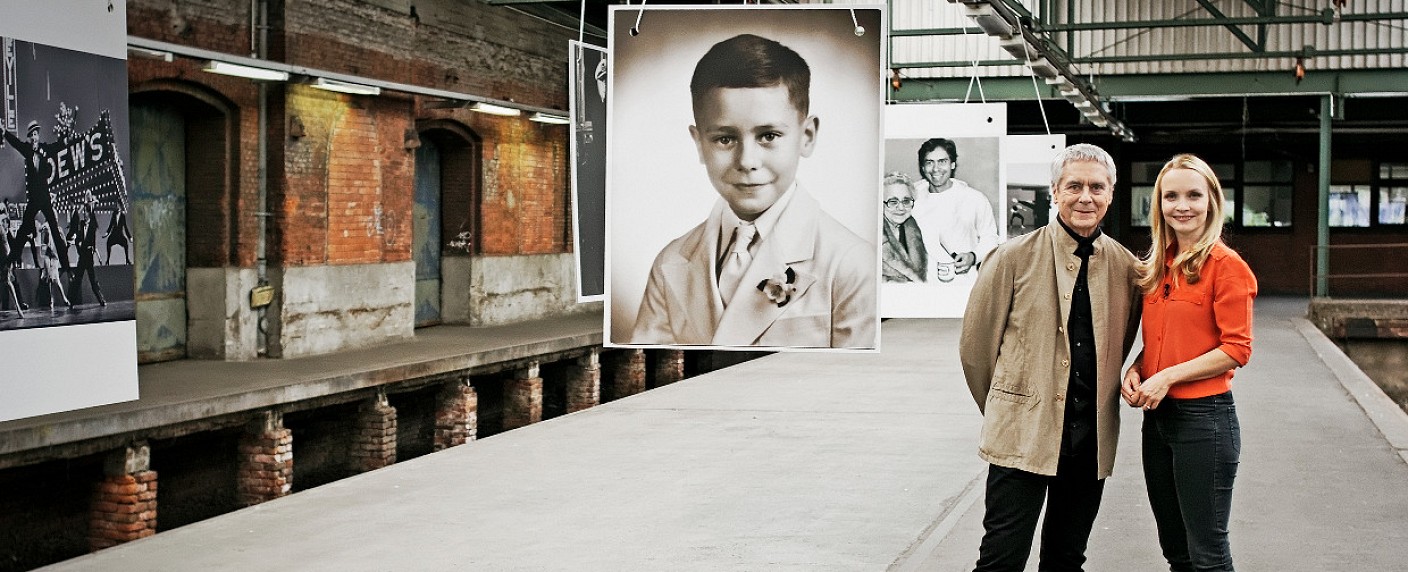 „Bilder von Dir“: NDR testet neue Sendung mit Janin Reinhardt – „Zeige mir dein Fotoalbum und ich sage dir, wer du bist“ – Bild: NDR/​Johanna Leuschen