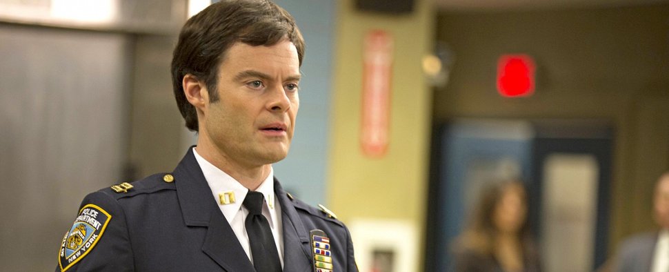 Bill Hader als Captain Seth Dozerman bei einem Gastauftritt in „Brooklyn Nine-Nine“ – Bild: John P. Fleenor/Fox
