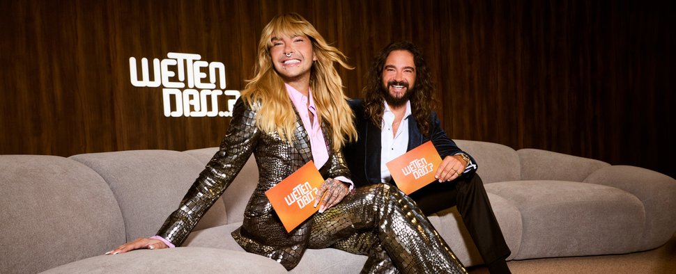 Bill (l.) und Tom Kaulitz (r.) präsentieren am 5. Dezember das Comeback von „Wetten, dass..?“ – Bild: ZDF/Ariel Oscar Greith