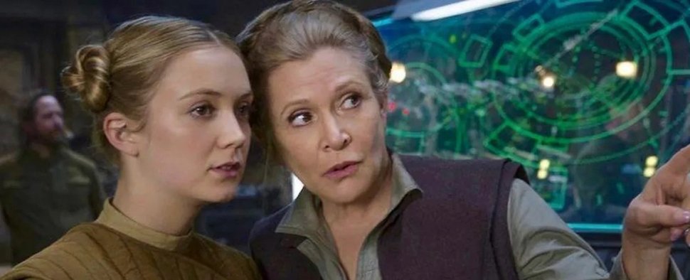 Billie Lourd als Lieutenant Kaydel Connix neben Carrie Fisher als General Leia – Bild: Lucasfilm