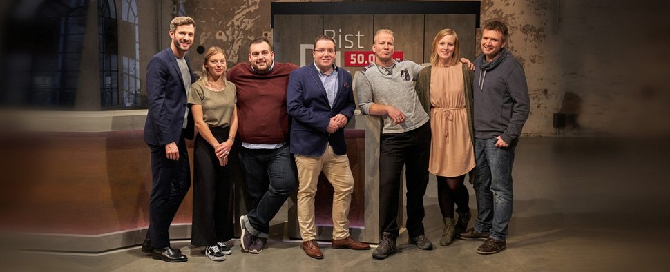 „Bist Du 50.000,- wert?“: Jochen Schropp (l.) und die Kandidaten – Bild: ZDF/Frank Dicks