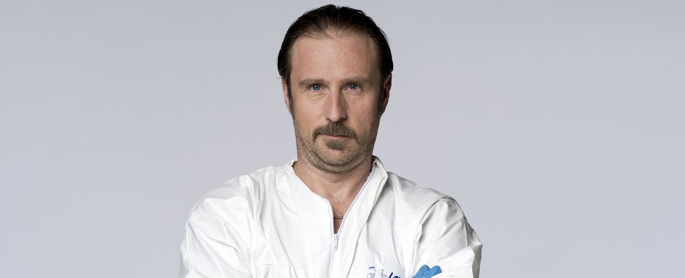 „Der Tatortreiniger“: NDR zeigt sechs neue Folgen ab Mitte Dezember – Neues von „Kaum zu glauben!“ und „Pleiten, Pech und Pannen“ – Bild: NDR/​Thorsten Jander