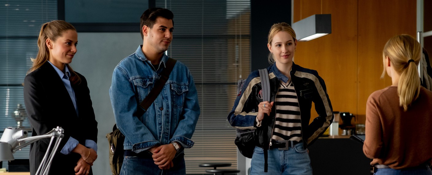 „Blutige Anfänger“: Neue Ära mit „Alles was zählt“-Star beginnt – Alles auf Anfang in vierter Staffel der ZDF-Serie – Bild: ZDF/​Gordon Muehle