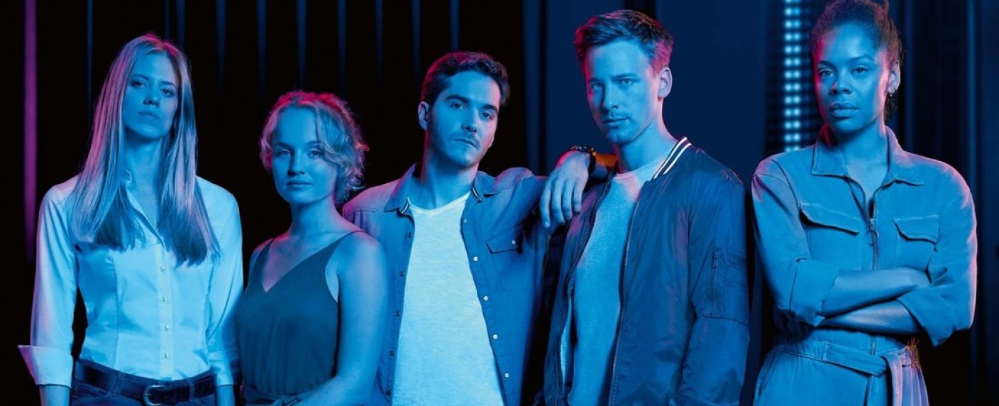 [UPDATE] Nach langer Wartezeit: „Blutige Anfänger“ kehren zurück – Zweite Staffel des ZDF-Vorabendkrimis über Polizeistudenten – Bild: ZDF/​Tobias Schult/​[M] KNSK