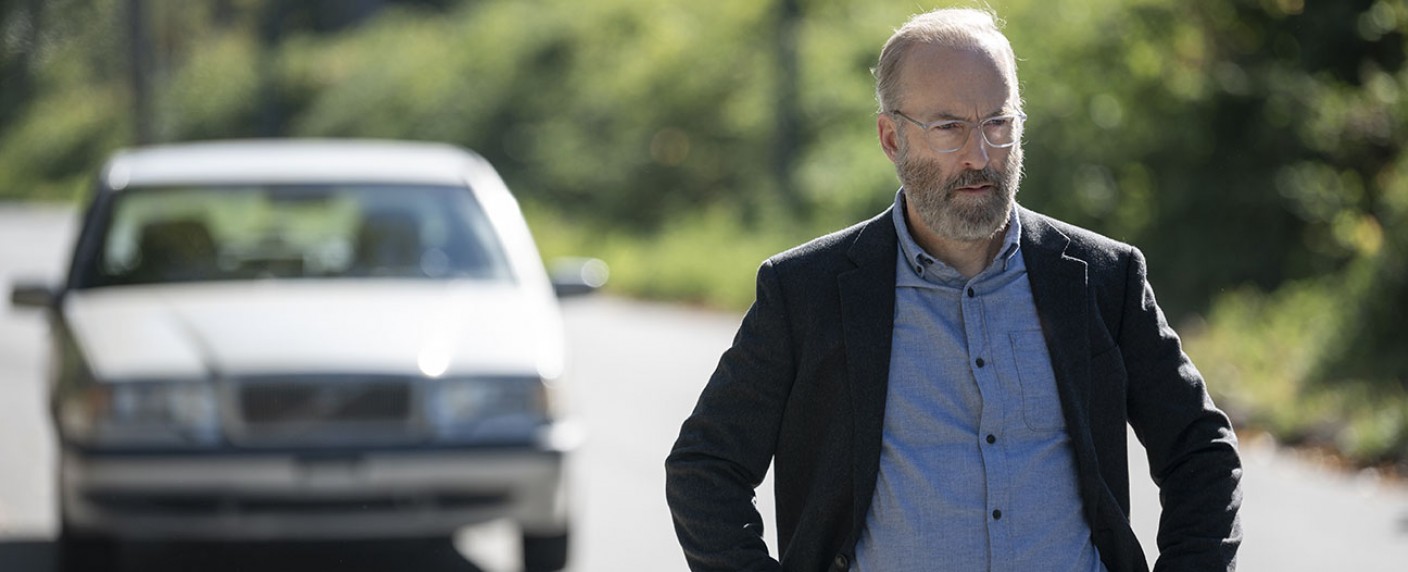 [UPDATE] Bob Odenkirk wird zu „Lucky Hank“: Trailer und Starttermin zur neuen Dramaserie – Mireille Enos („The Killing“) in weiterer Hauptrolle dabei – Bild: AMC