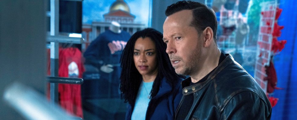 Danny Reagan (Donnie Wahlberg, r.) mit Lena Silver (Sonequa Martin-Green) in „Boston Blue“ – Bild: 2026 CBS Broadcasting Inc. All Rights Reserved.