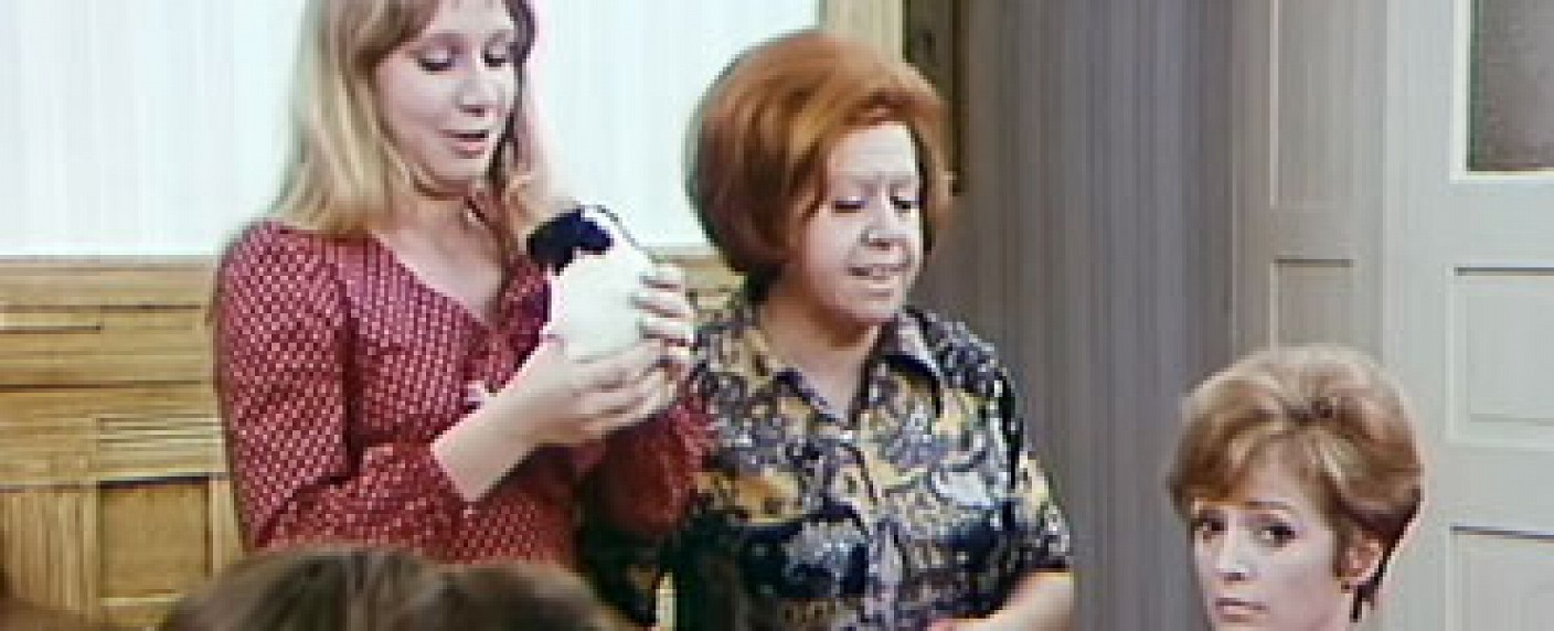 „Drüben bei Lehmanns“: Anixe wiederholt weiteren Berliner Serienklassiker mit Brigitte Mira – Außerdem: „Neues vom Kleinstadtbahnhof“ – Bild: Anixe