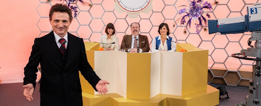 Zum 100. Geburtstag von Hans Rosenthal: Fernsehfilm heute im ZDF – Komplette „Dalli Dalli“-Klassikerfolgen im ZDF-Streamingportal – Bild: ZDF/​Ella Knorz