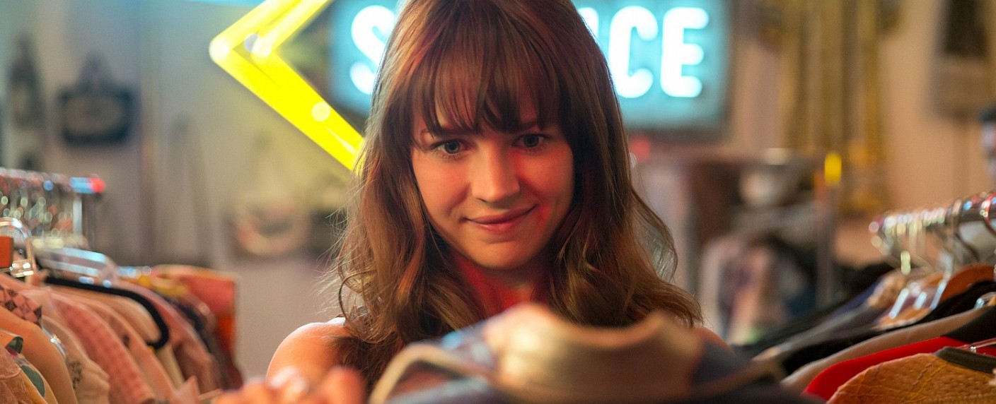 Netflix feuert „Girlboss“ nach Staffel 1 – Comedy mit Britt Robertson wird nicht fortgesetzt – Bild: Karen Ballard /​ Netflix